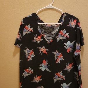 Flower print v-neck tshirt